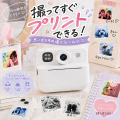 好きな写真を撮ったその場でシールプリント。みんなで