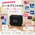 好きな写真を撮ったその場でシールプリント。みんなで