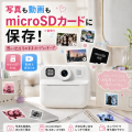 好きな写真を撮ったその場でシールプリント。みんなで