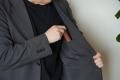 ‟支払いをスマートに“　財布を開けずにカードを取り出