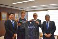 シーホース三河・西田優大選手が刈谷市長へシーズン報