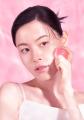 大好評！ぷるぷる感触に”やみつき”の声続出。美容液生