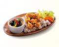【bb.q オリーブチキン】スパイスとハーブが誘う、初