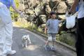 愛犬家が集う舞鶴公園で広報犬と清掃活動を実施｜福岡