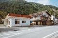 山梨県小菅村の旧旅館を再生した”村のロビー”「kadoya