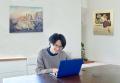 画鋲1つで賃貸の壁に名画を！超軽量・額縁不要の段ボ