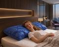 横幅90cmのロング仕様で眠りもくつろぎも贅沢に。ホテ