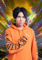 和泉學人、Koichi が、ヒーローに扮した、完璧すぎた