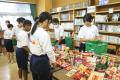 中学校でフードドライブ寄贈式 生徒が呼びかけや検品 中学校でフードドライブ寄贈式 生徒が呼びかけや検品