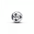 パンドラ、サッカーへの情熱とチームスピリットを表現