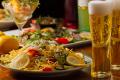 夏の夜風が心地よいホテルの中庭で。「The BEER TERRA