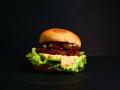 【夏季限定】近江牛バーガーSUDAKUが「辛近江牛バーガ 【夏季限定】近江牛バーガーSUDAKUが「辛近江牛バーガ