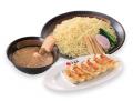 濃厚豚骨スープに鰹と煮干しの風味が効いた季節限定メ