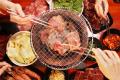 【七輪焼肉 安安】お肉が“ほぼ全品”半額！熱い夏をさ