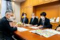 こくみん共済 coop が全国の小学校に横断旗51,600本を
