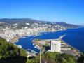 【夏空に咲く大輪の華】夏の海水浴シーズンは熱海温泉