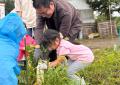 新緑の深谷市で焼きたて野菜に冷やしキュウリ　沃土会