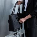 ポリウレタンの強さと、本革の美しさが出会い、機能的