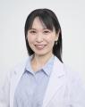 男性の約6割が「うつむき姿勢」でシャンプー、毎日の