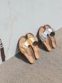 夏の装いに映える、BIRKENSTOCKのメタリックモデルがU