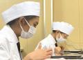 未経験から1か月で寿司職人へ。採用課題解決を目utf-8 未経験から1か月で寿司職人へ。採用課題解決を目utf-8