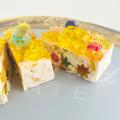夏の花々と宝石のきらめきを琥珀糖とアイスケーキに閉