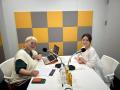 占い師・彌彌告（みみこ）とタレントの井口綾子がパー