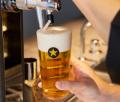 初日から行列ができる大盛況!「サッポロ生ビール黒ラ 初日から行列ができる大盛況!「サッポロ生ビール黒ラ