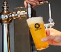 初日から行列ができる大盛況!「サッポロ生ビール黒ラ 初日から行列ができる大盛況!「サッポロ生ビール黒ラ