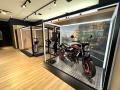 伝統の紀州漆器を名産に持つ和歌山県海南市に店舗を構