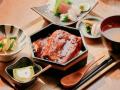 カナダ発の寿司・居酒屋「KINKA」に、大迫力の一尾丸 カナダ発の寿司・居酒屋「KINKA」に、大迫力の一尾丸