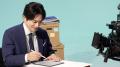 “書く”ことで“考えて”アイデアを生み出すビジネスマン “書く”ことで“考えて”アイデアを生み出すビジネスマン