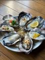真夏でも、殻付き牡蠣。牡蠣の 真夏でも、殻付き牡蠣。牡蠣の