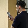 スマホの背面に貼る“第二の画面”、超軽量ポケットサイ