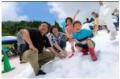 真夏の雪上にひまわり150本! 六甲山アスレチックパー 真夏の雪上にひまわり150本! 六甲山アスレチックパー