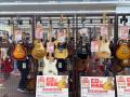 約2000本のギター、ベース、バイオリンが集まる楽器の