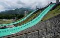 世界初！長野五輪のジャンプ台を“前輪だけ 後ろ向き”