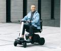 WHILL社、航続性能を強化した長寿命・大容量バッテリ
