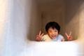 まるで蟻の巣のように、地中へ潜り込むように眠る。人