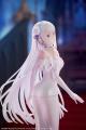 ウェディング衣装をまとったエミリアが1/7スケールフ