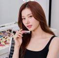 【YSL BEAUTY】TWICE SANAが体現する、“360°多幸感ピ 【YSL BEAUTY】TWICE SANAが体現する、“360°多幸感ピ