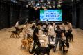 猛暑でも大型犬と快適に遊べる。WHATAWONが室内イベン