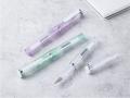 透明ボディが軽快感とカジュアル感を与えるモデルから