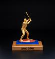 大谷翔平選手の等身大黄金像 二刀流が揃って登場　8月