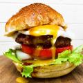 黒毛和牛100％からトレンドのスマッシュバーガーまで