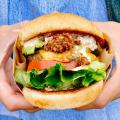 黒毛和牛100％からトレンドのスマッシュバーガーまで