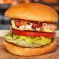 黒毛和牛100％からトレンドのスマッシュバーガーまで