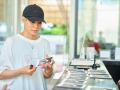 俳優・玉城裕規が代官山・SPEAK FOR WALLに来場　写真