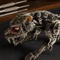 低く身構えるパンサーを、506ピース超から組み上げる