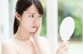 約6割（55.6％）が秋に肌トラブルを実感。「赤み」「